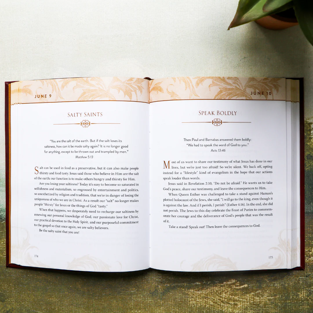 Fixing My Eyes on Jesus: Daily Moments in His Word (A 365-Day Devotional) – The Perfect Christian Gift for Lent and Easter - Image 9