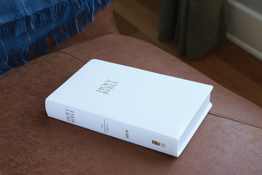 NIV, Gift and Award Bible, Leather-Look, Red Letter Edition, Comfort Print - Image 26