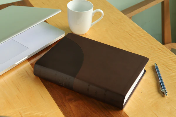 NIV, Super Giant Print Reference Bible, Red Letter Edition, Comfort Print - Image 23